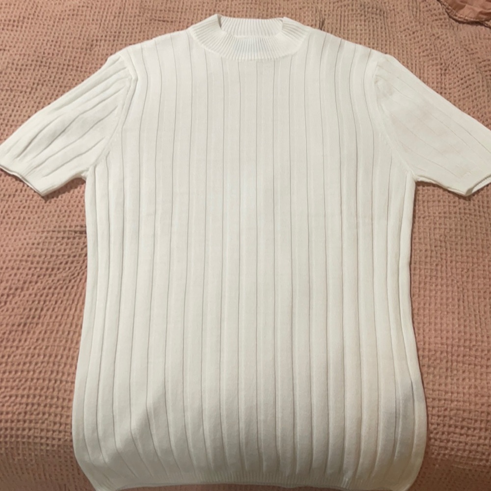 White mock neck short sleeve sweater shirt